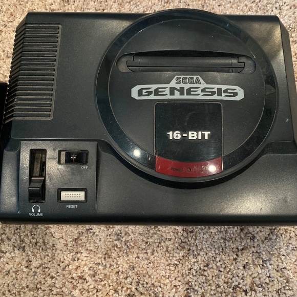 Sega Genesis with Controllers and 1 game - Picture 3 of 9
